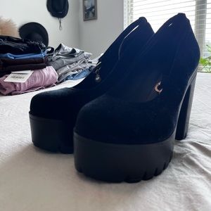Platform velvet heels
